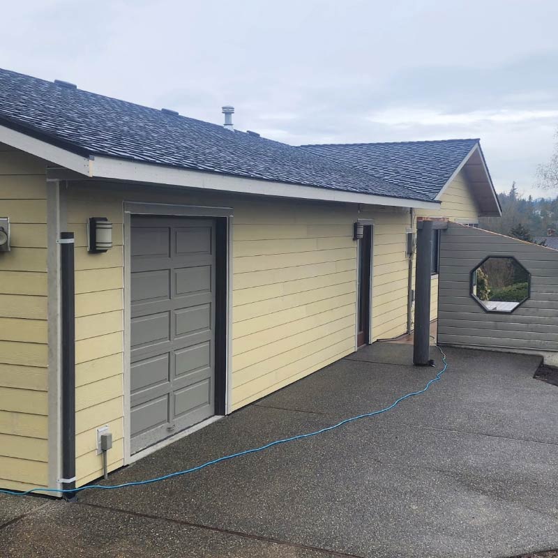 Yellow siding installation